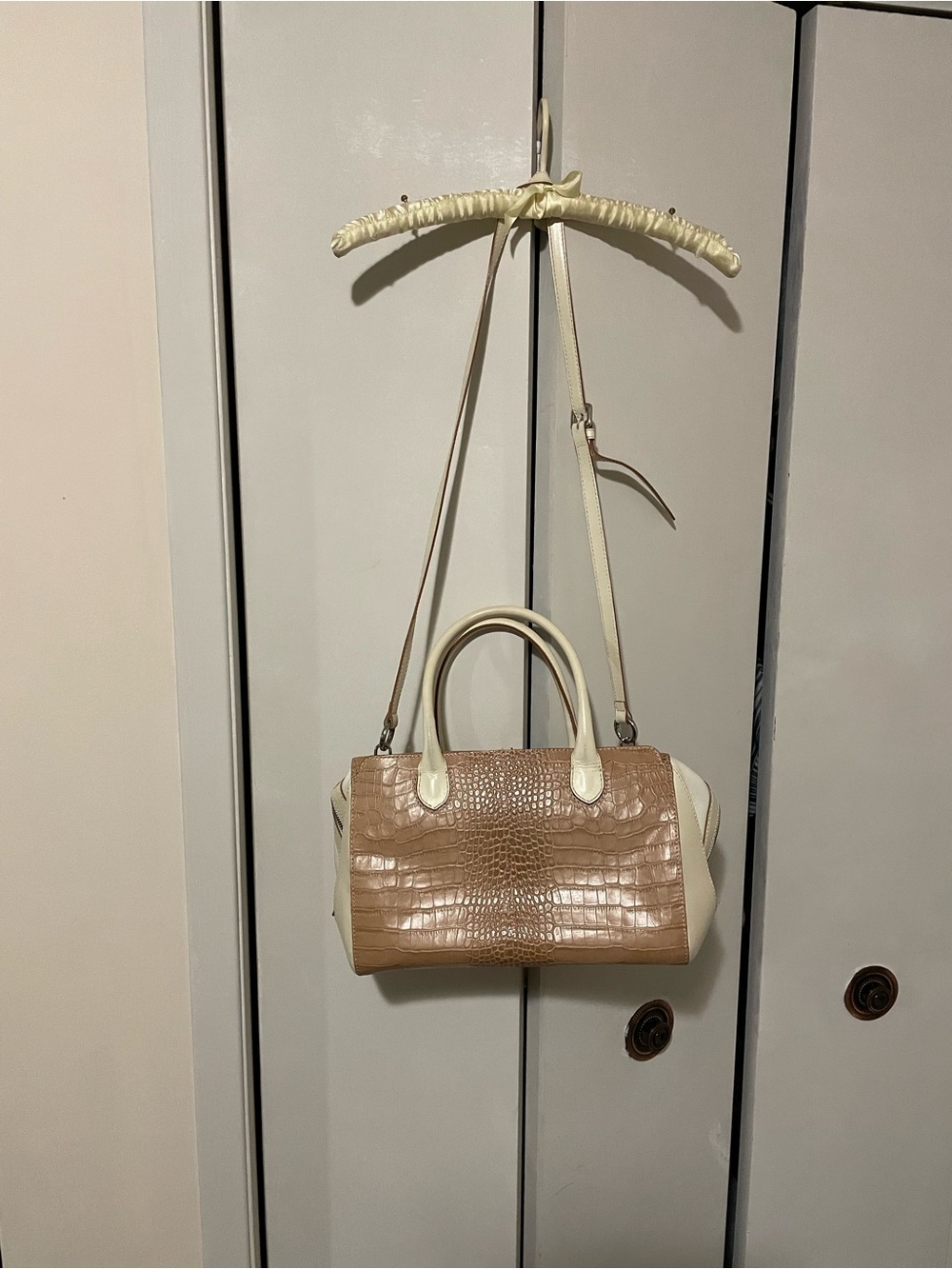Iacucci Ladies Cream And Tan Italian Pebbled Leather Shoulder /Handbag/Purse